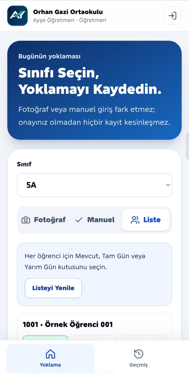 Öğretmenin mobil sınıf listesinden yoklama alması